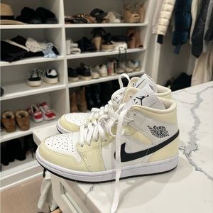 Air Jordan 1 mid coconut milk